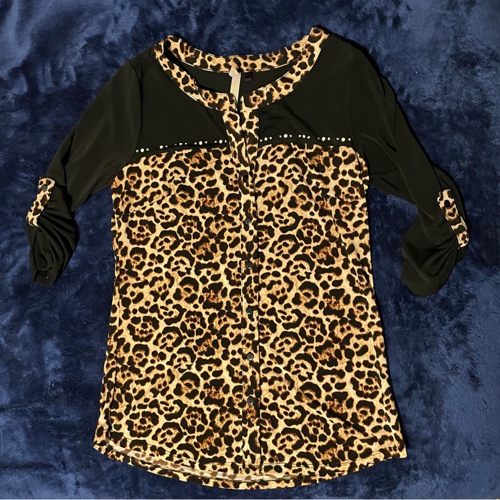 S NY Collection Leopart Print 3/4 Sleeve stretchy button down top